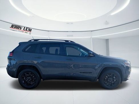 Used 2023 Jeep Cherokee Altitude Lux image 2