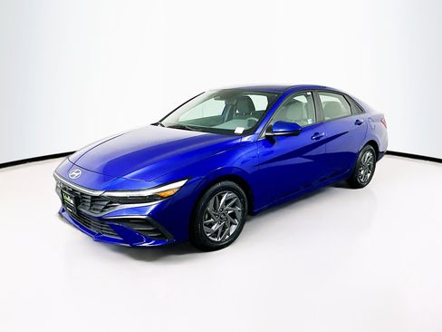 Used 2024 Hyundai Elantra SEL FWD image 3