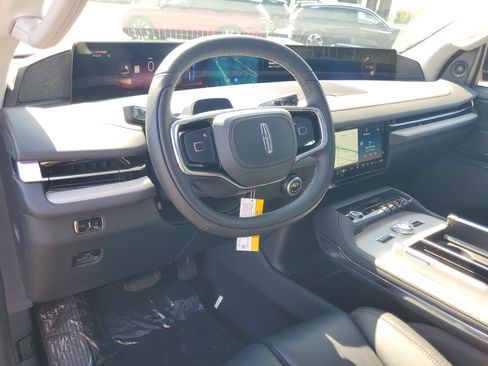 New 2027 Lincoln Navigator Reserve AWD/4WD image 14
