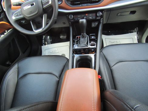 Used 2025 Jeep Compass Limited AWD/4WD image 16