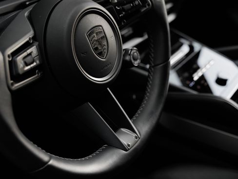 Certified 2025 Porsche Cayenne Turbo AWD/4WD image 21