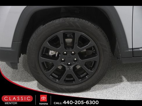 Used 2022 Jeep Compass Latitude w/ Sun and Sound Group AWD/4WD image 22