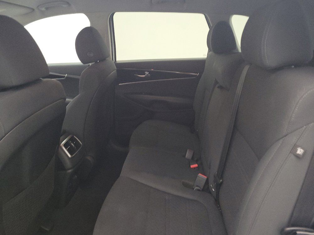 Used 2020 Kia Sorento FWD V6 image 18