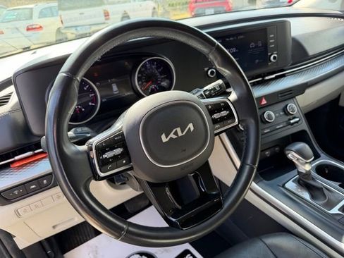 Used 2022 Kia Carnival LX image 19