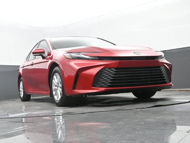 Used 2025 Toyota Camry LE FWD image 32