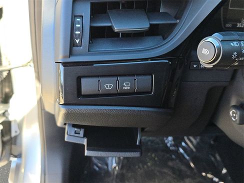 Used 2022 Lexus ES 300h Ultra Luxury image 33