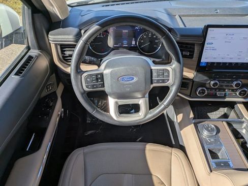 Used 2024 Ford Expedition Limited image 13
