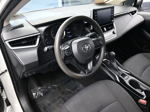 Used 2020 Toyota Corolla LE image 10