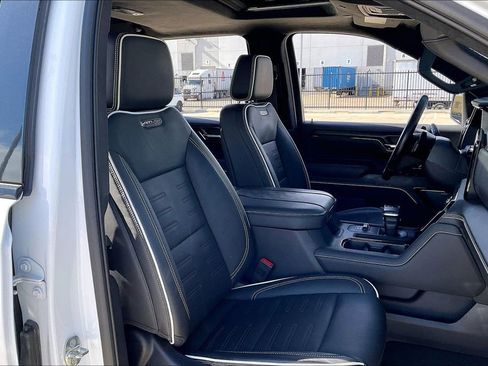 Used 2023 GMC Sierra 1500 AT4X image 10