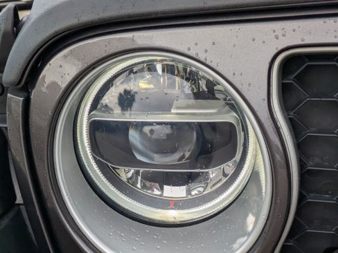 Used 2020 Jeep Gladiator Overland AWD/4WD image 10