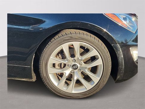 Used 2016 Hyundai Genesis 3.8 image 7