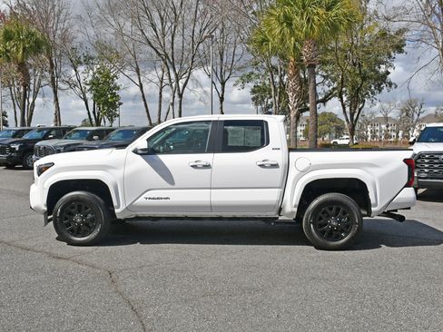 Certified 2025 Toyota Tacoma SR5 image 2