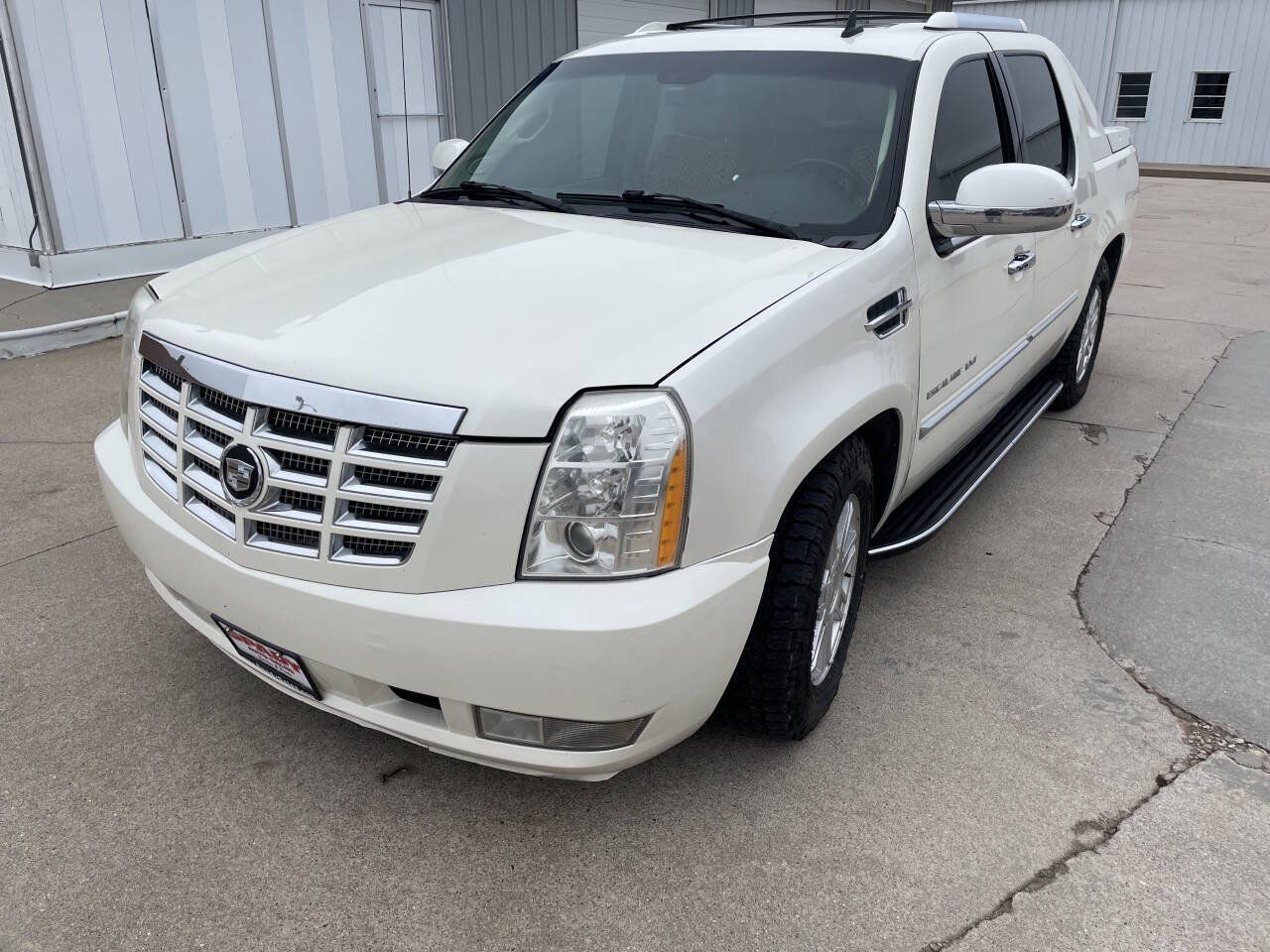 Used 2007 Cadillac Escalade EXT w/ Information Package AWD/4WD image 2
