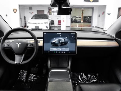 Used 2022 Tesla Model Y Long Range AWD/4WD image 13