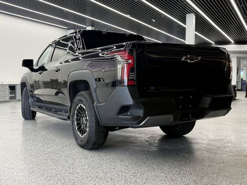 Used 2026 Chevrolet Silverado EV Trail Boss AWD/4WD image 3