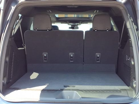 Used 2023 GMC Yukon XL SLT w/ SLT Premium Package AWD/4WD image 30