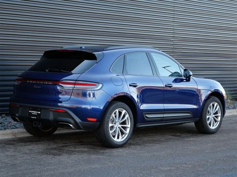 Used 2025 Porsche Macan image 25
