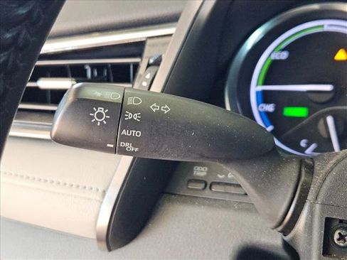 Used 2020 Toyota Camry SE image 13