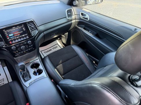 Used 2022 Jeep Grand Cherokee Laredo X AWD/4WD image 17