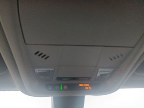 Used 2024 GMC Terrain SLE w/ Driver Convenience Package image 22