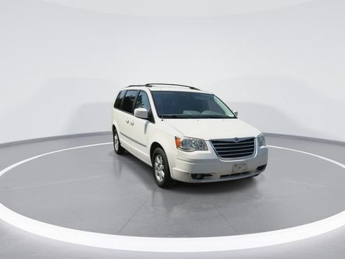 Used 2010 Chrysler Town & Country Touring FWD image 3