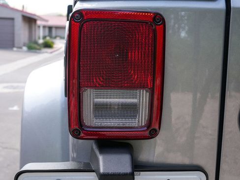 Used 2016 Jeep Wrangler Unlimited Rubicon image 74