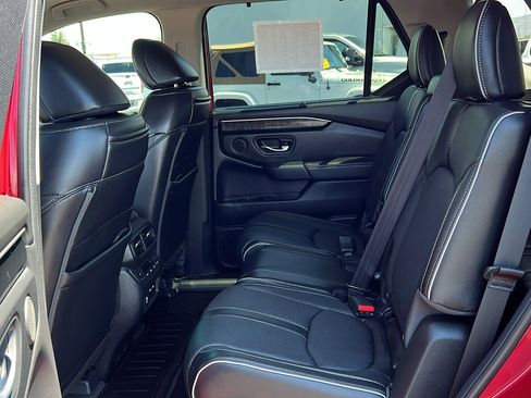 Used 2025 Honda Pilot Elite image 13