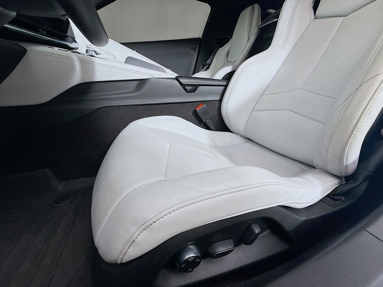 Used 2022 Chevrolet Corvette Stingray Preferred Cpe w/ Z51 Performance Package RWD image 18