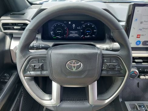Certified 2025 Toyota Tacoma TRD Off-Road AWD/4WD image 33