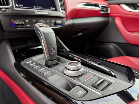 Used 2019 Maserati Levante AWD/4WD image 26