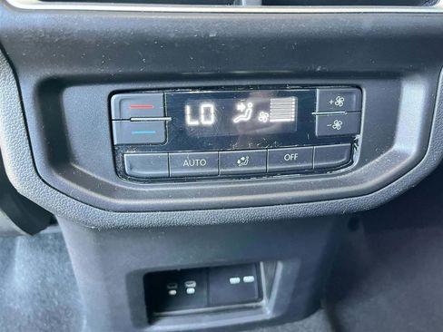 Used 2025 Volkswagen Atlas SE FWD image 19