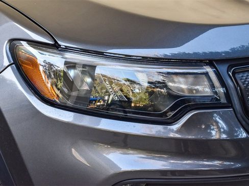 Used 2022 Jeep Compass Altitude w/ Sun and Sound Group image 8