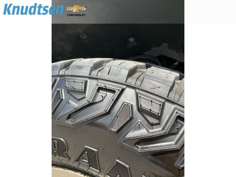Used 2024 Chevrolet Colorado ZR2 w/ Technology Package AWD/4WD image 9