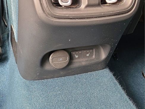 Used 2023 Volvo C40 P8 Recharge Ultimate image 17