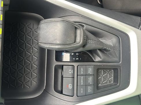Used 2024 Toyota RAV4 LE AWD/4WD image 28