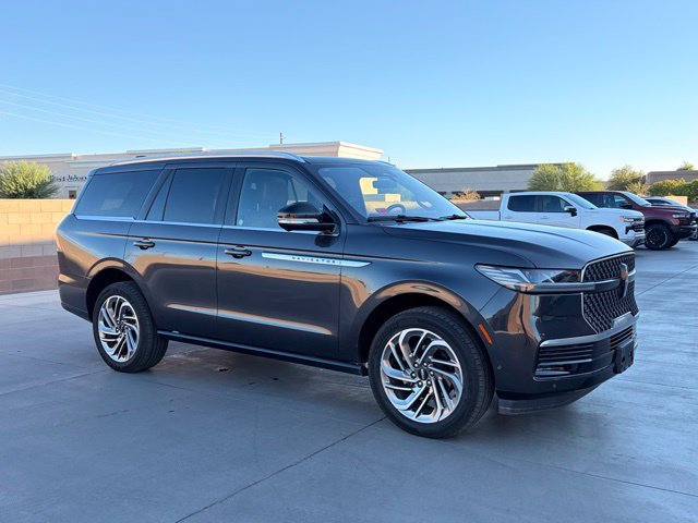 Used 2025 Lincoln Navigator Reserve AWD/4WD image 4