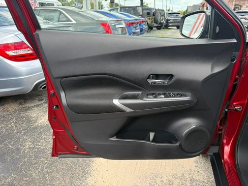 Used 2021 Nissan Kicks SV FWD image 10