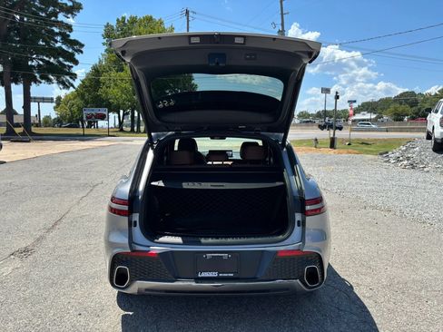 Used 2022 Genesis GV70 2.5T w/ Advanced Package AWD/4WD image 15