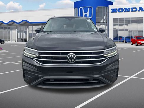 Used 2024 Volkswagen Tiguan SE image 2