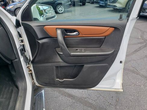 Used 2017 Chevrolet Traverse LT w/ Style and Technology Package AWD/4WD image 18