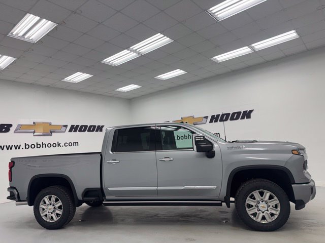 New 2026 Chevrolet Silverado 2500 High Country w/ High Country Premium Package AWD/4WD image 4