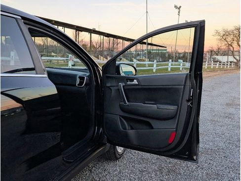 Used 2017 Kia Sportage LX image 11