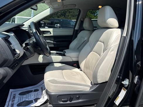 Used 2022 Nissan Pathfinder SL AWD/4WD image 10