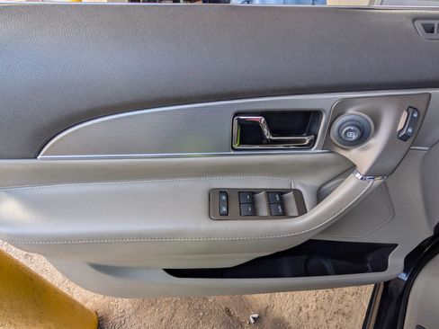 Used 2013 Lincoln MKX AWD image 9