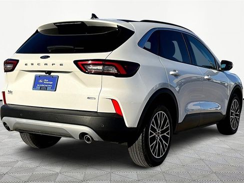 Used 2023 Ford Escape SE image 2