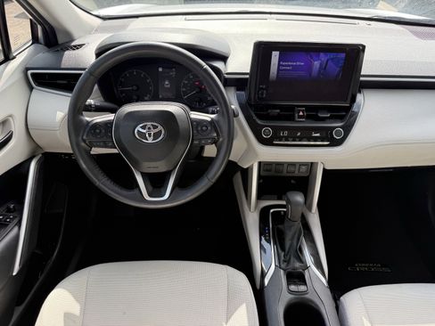 Used 2024 Toyota Corolla Cross LE FWD image 15