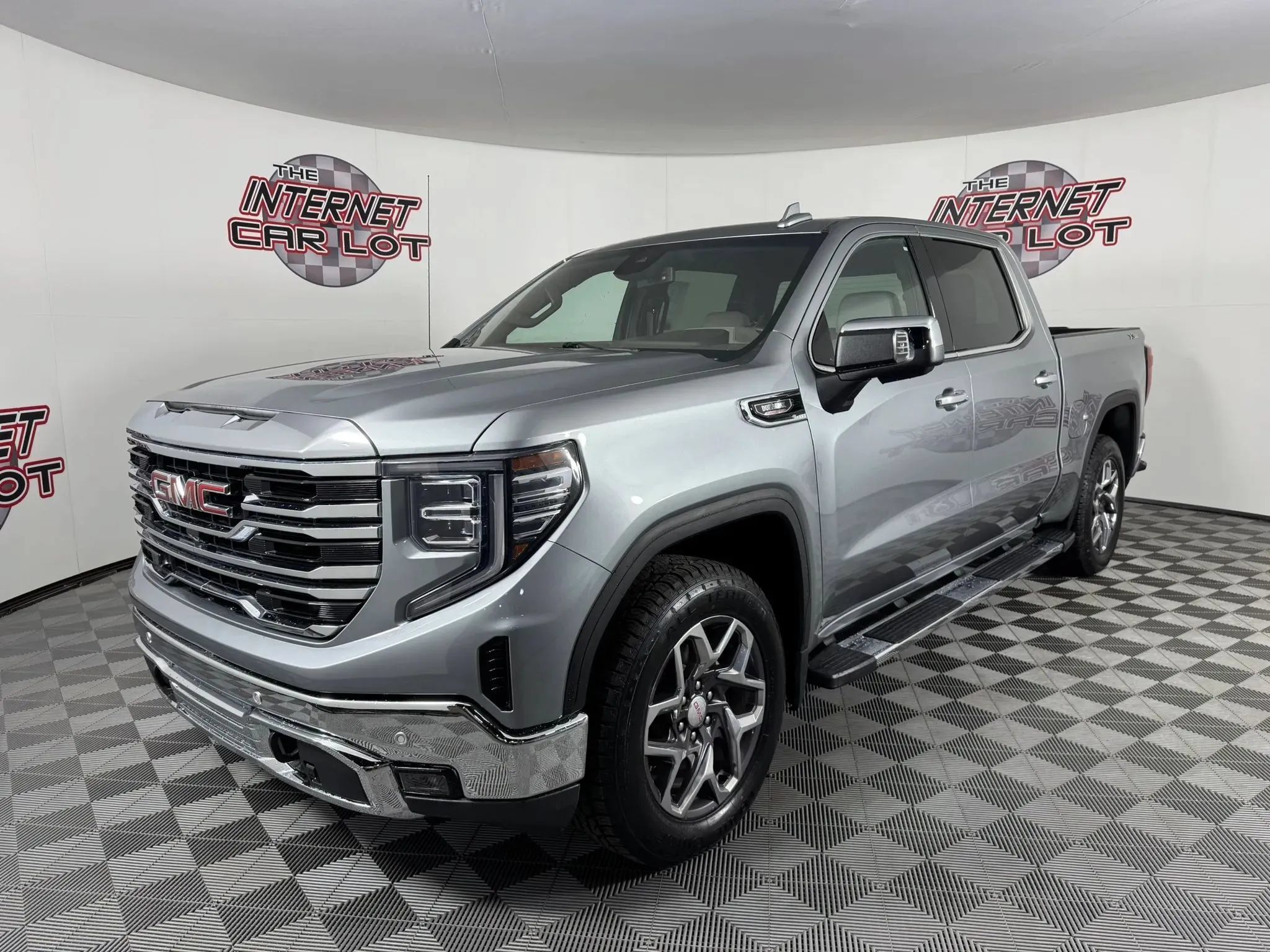 Used 2023 GMC Sierra 1500 SLT w/ SLT Premium Package AWD/4WD image 3