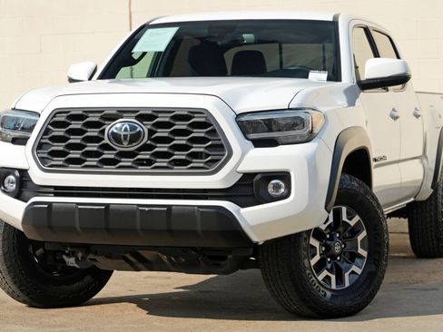 Used 2023 Toyota Tacoma TRD Off-Road w/ Black Out Package (TMS) AWD/4WD image 3