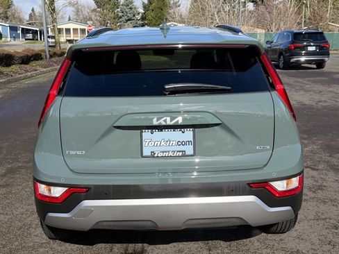 Used 2025 Kia Niro EX image 7