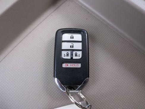 Used 2017 Honda Odyssey SE image 33
